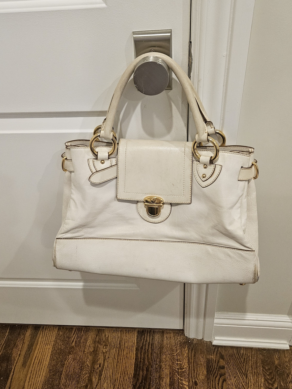 Marc Jacobs Elegant Cream Leather Women’s Tote with Gold Hardware